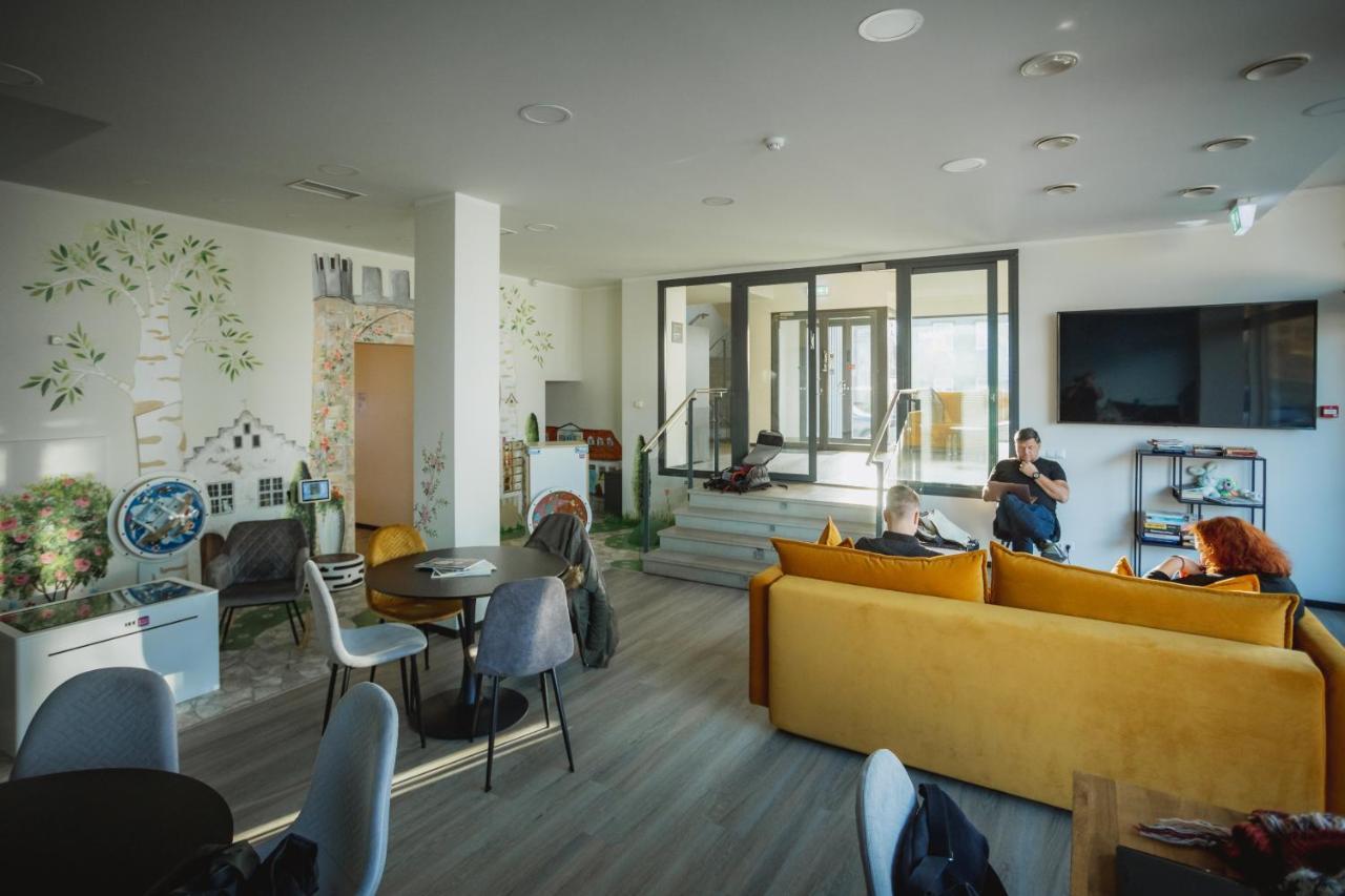 Hotel NOSPA Kuressaare Buitenkant foto