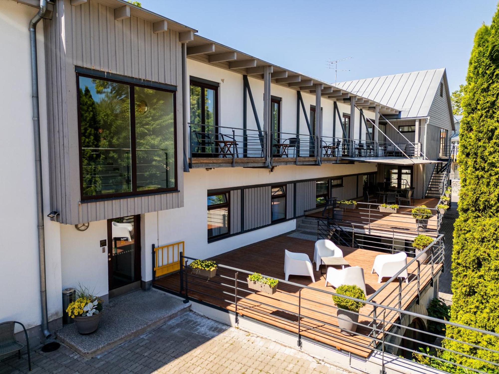 Hotel NOSPA Kuressaare Buitenkant foto