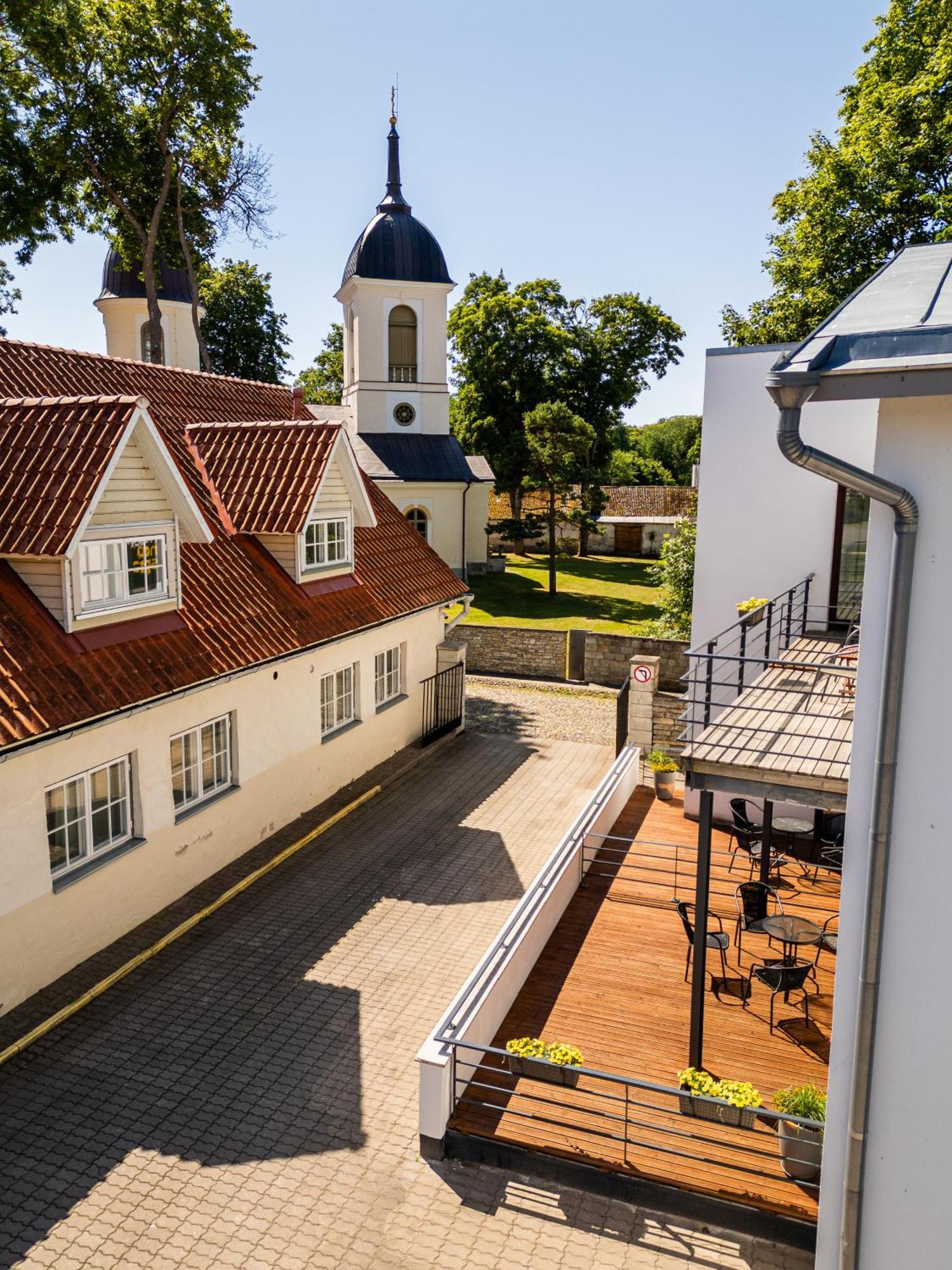 Hotel NOSPA Kuressaare Buitenkant foto